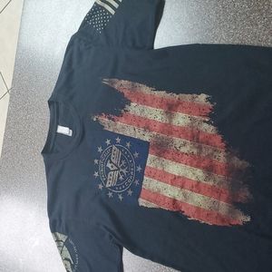 Defender apparel size lg tee